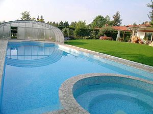 Pool vom Haus