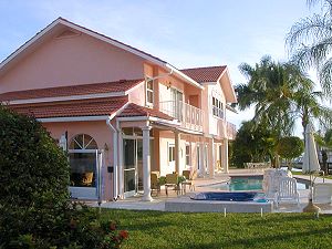 Wohnhaus mit Pool in North Naples Florida