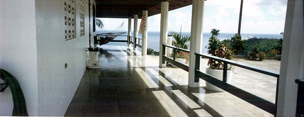 Terrasse vom Ferienhaus mit Meerblick