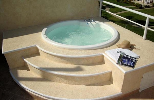 Jucuzzi auf der Dachterrasse vom Wohnhaus