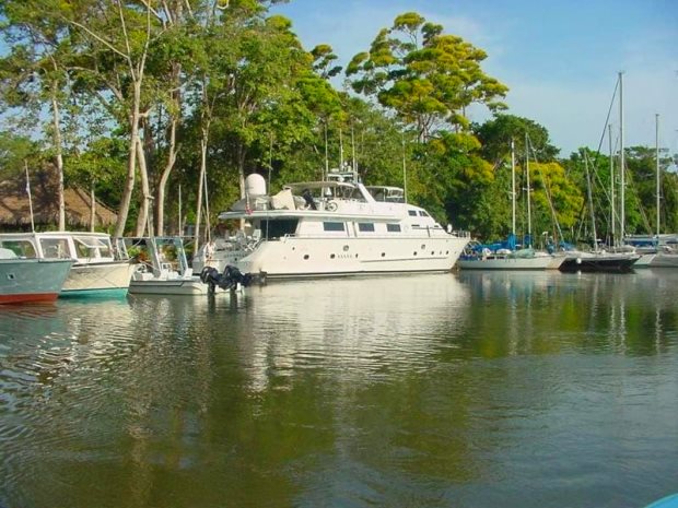 Marina der Reparaturwerkstatt f�r Motorboote in Honduras