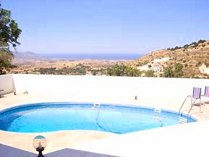 Pool der Villa auf Zypern