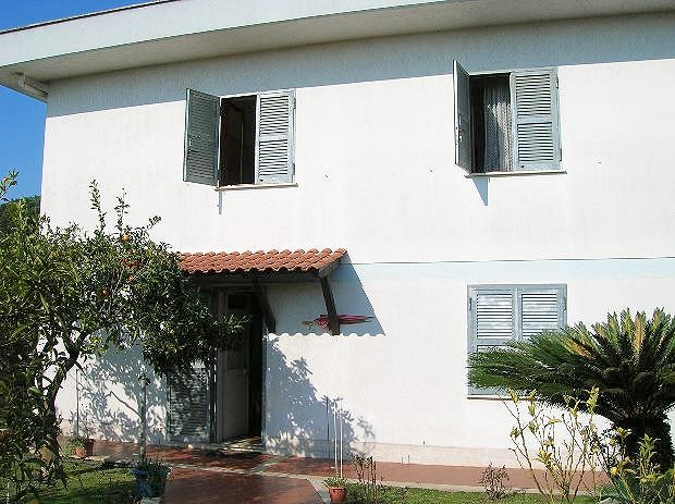 Einfamilienhaus in Nettuno bei Rom in Italien
