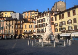 Lovere am Lago d'Iseo in Italien