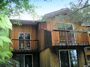 Ansicht vom Einfamilienhaus vom Wasser aus Ansicht vom Einfamilienhaus vom Wasser aus