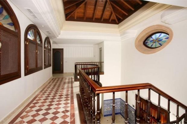 Treppenhaus der Luxusvilla