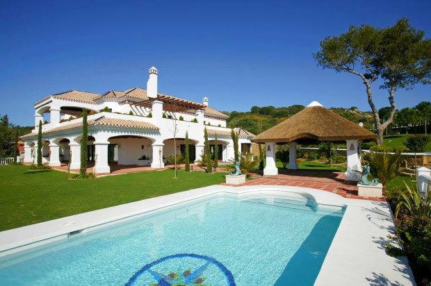 Villa in San Roque Cadiz Spanien mit Pool zum Kaufen