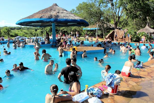 Poolbereich vom Hotel in Paraguay