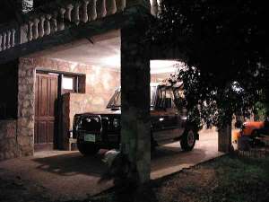 PKW-Stellplatz der Villa