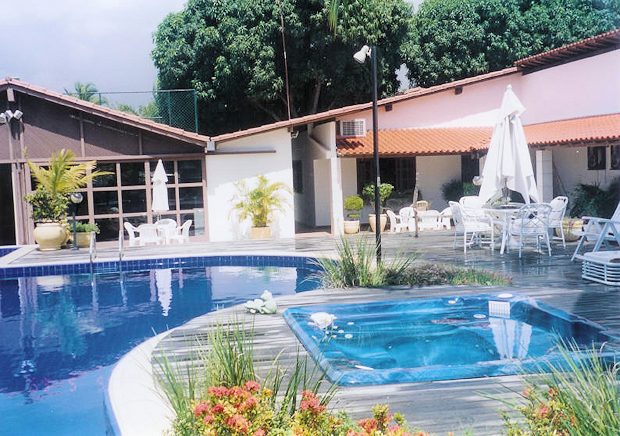 Pooldeck vom Einfamilienhaus in Bahia Brasilien