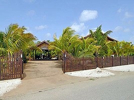 Einfahrt zum Grundst�ck vom Ferienhaus