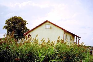Seitenansicht vom Wohnhaus in Zduny