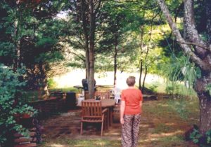 Grillecke auf dem Grundst�ck vom Einfamilienhaus