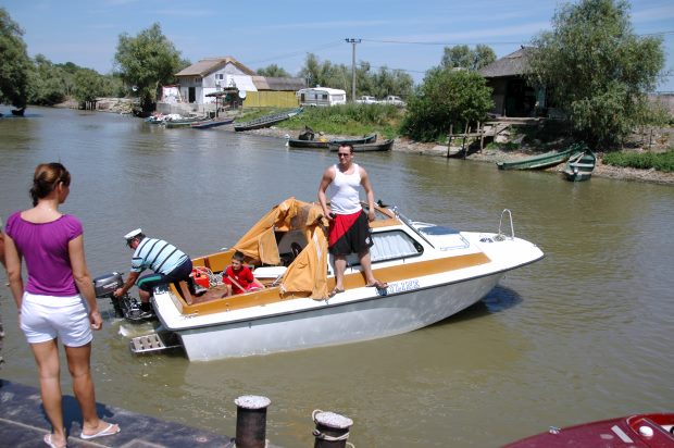 Boot und Bootssteg zum Baugrundstück Boot und Bootssteg zum Baugrundstück