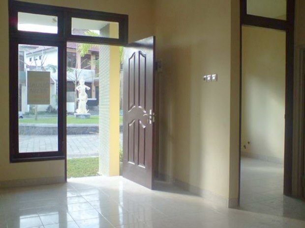 Eingang vom Wohnhaus im Greenlot Sambandha