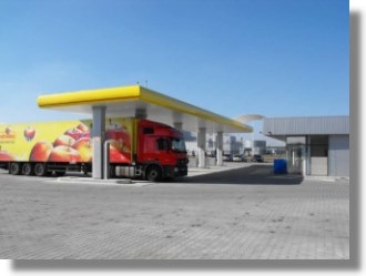 Tankstelle neben dem Industriegrundstck im Gewerbegebiet Polen zum Kaufen