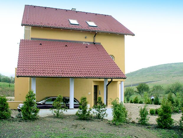 Wohnhaus mit Carport