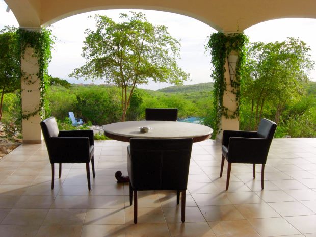 Terrasse vom Einfamilienhaus mit Meerblick auf Curacao