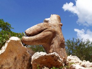 Stein-Garten am Pool des Ferienhauses