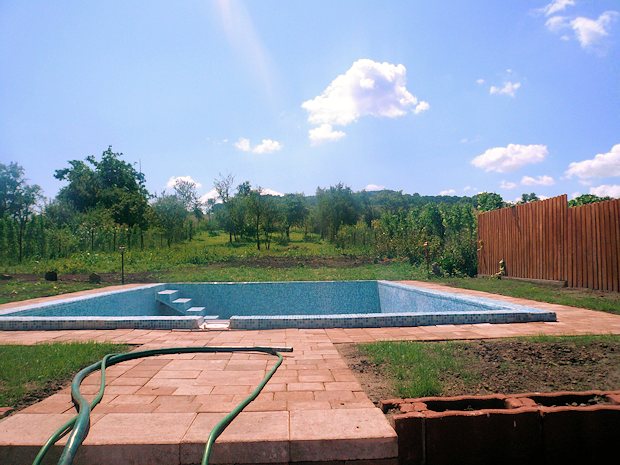 Pool vom Wohnhaus