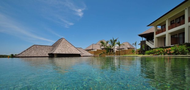 Gemeinschaftspool der Villa