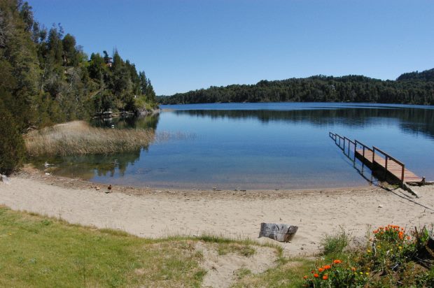 See der Proving Rio Negro angrenzend zur Villa in Argentinien