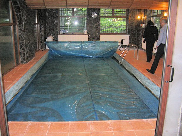 Innenpool der Villa