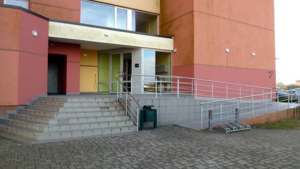 Eingang vom Hochhaus der Ferienwohnung