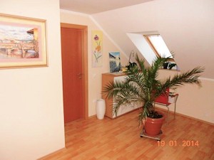 Zimmer der Villa im Obergeschoss Zimmer der Villa im Obergeschoss