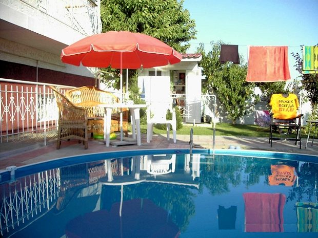 Pool vom Einfamilienhaus und Gstehaus