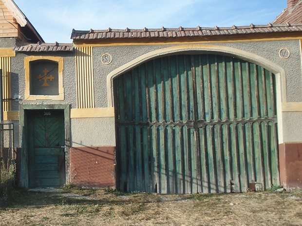 Hoftor vom Wohnhaus in Alamor Loamnes Rumnien