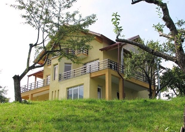 Ferienhaus zum Kaufen in Bran bei Zarnesti Ferienhaus zum Kaufen in Bran bei Zarnesti
