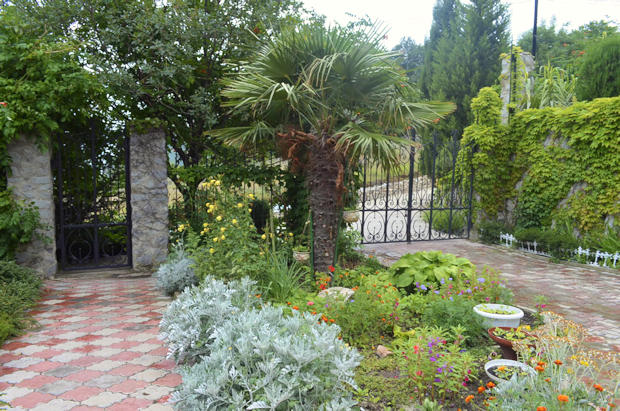 Grundstckseingang vom Ferienhaus auf der Krim