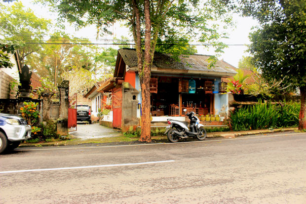 Eingang zum Grundst�ck des Ferienhauses in Tampaksiring