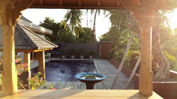 Teehaus Pooldeck vom Wohnhaus auf Bali