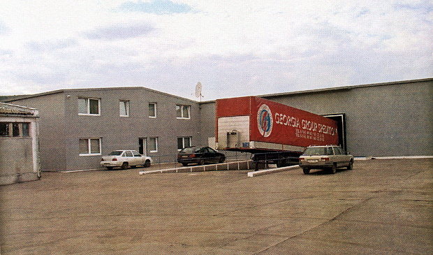 Werkstatthalle mit Laderampe