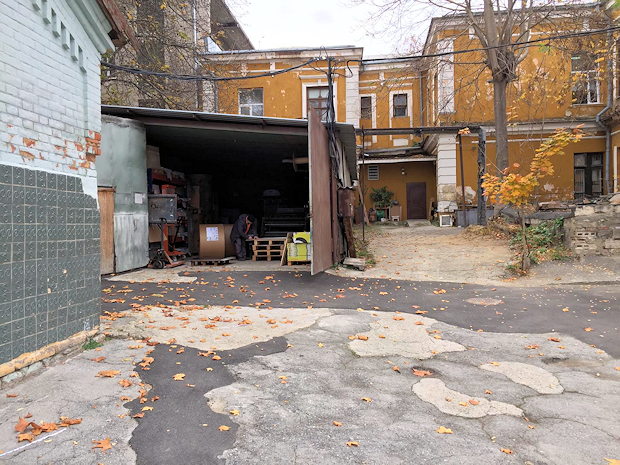 Nachbargebäuder der Werkstatt mit Lagerräumen Büro in Chisinau Moldawien Nachbargebäuder der Werkstatt mit Lagerräumen Büro in Chisinau Moldawien