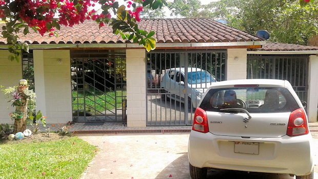 Eingang zum Grundst�ck des Ferienhauses in Moyobamba