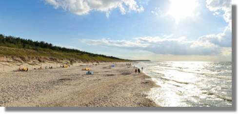 Strand der Ostsee in Miedzywodzie Westpommern