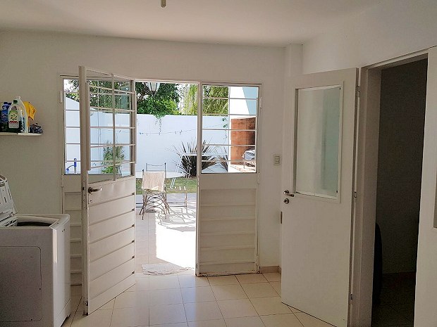 Austritt zum Garten des Ferienhauses in Cordoba Argentinien