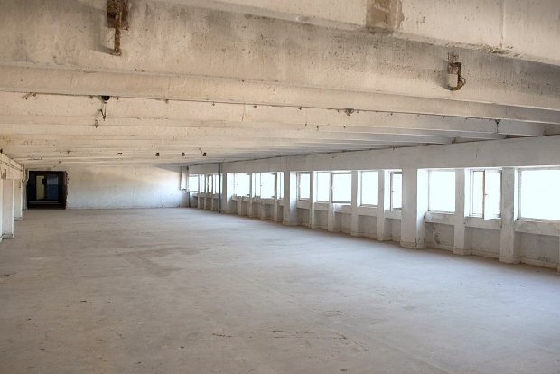 Werkhallen im Obergeschoss der Lagerhallen