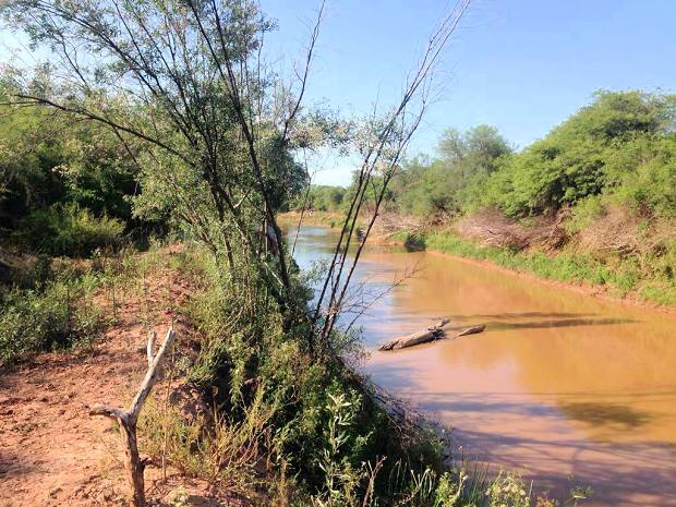 Rio Teuco s�dlich angrenzend am Land