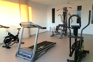 Fitnessraum im Apartmenthaus