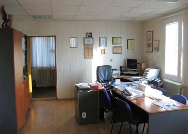 Büro zu den Produktionshallen Büro zu den Produktionshallen
