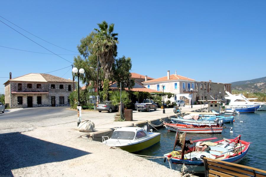 Lesbos Gaststtte im Hafen am Meer zum Kaufen