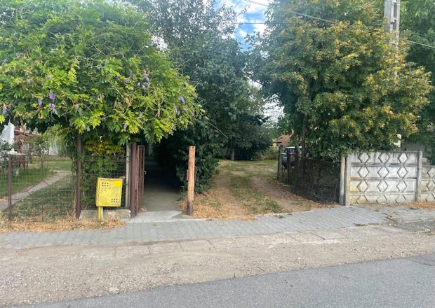 Einfahrt zum Grundstck des Ausbauhauses