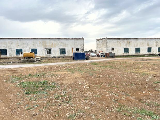 Lagerhallen Werkstatthallen auf der Krim