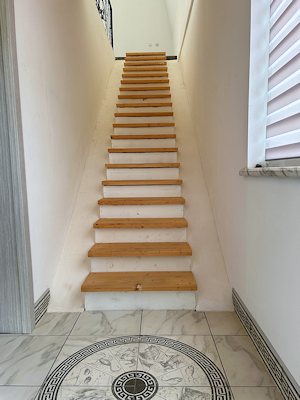 Treppengang vom Wohnhaus