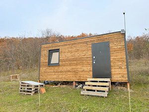 Holzhaus Bungalow auf einem Grundstck