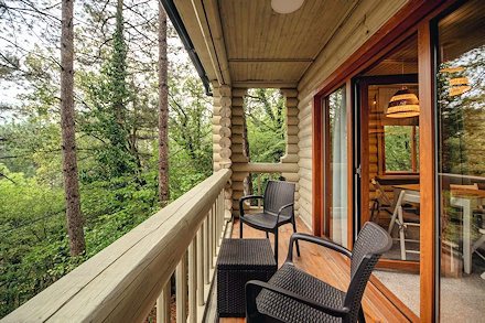 Balkon eines Ferienhauses im Hotelkomplex in Jalta